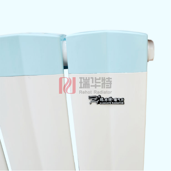 暖气片漏水“淋透”四层楼